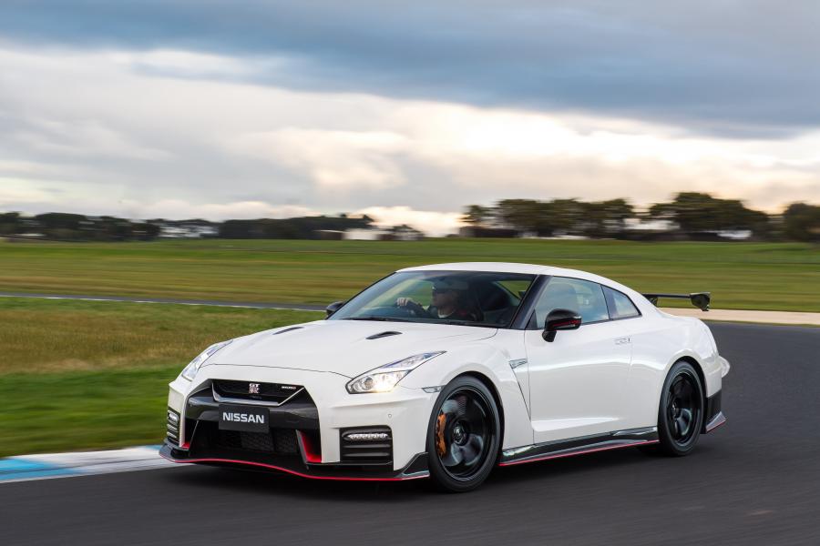 Nissan GT-R Nismo 2017 года  (AU) (фото 2 из 34)